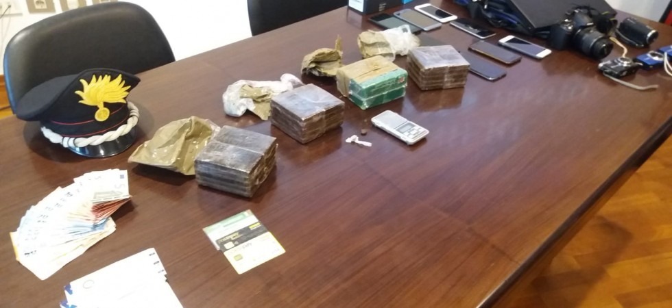 Beccato dopo 48 ore di appostamento spacciatore truffato a sua volta dai colleghi criminali
